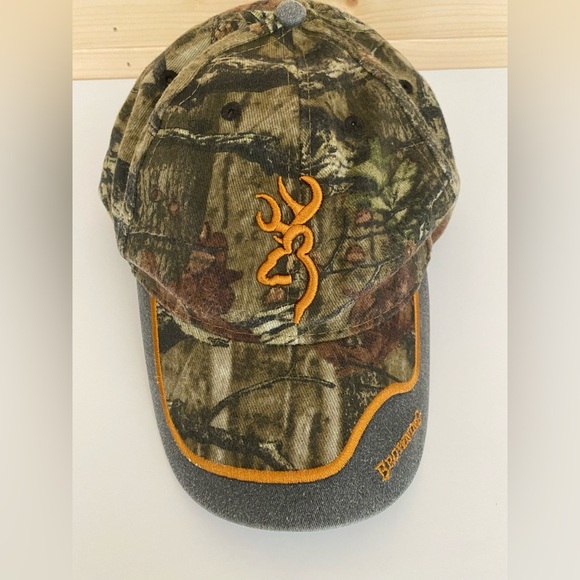 BROWNING Camouflaged One Size Fits All Baseball Cap Adjustable Velcro Closure - Picture 1 of 9